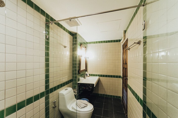 Room 44 of 129