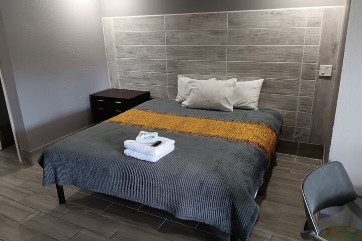 Room 3 of 7