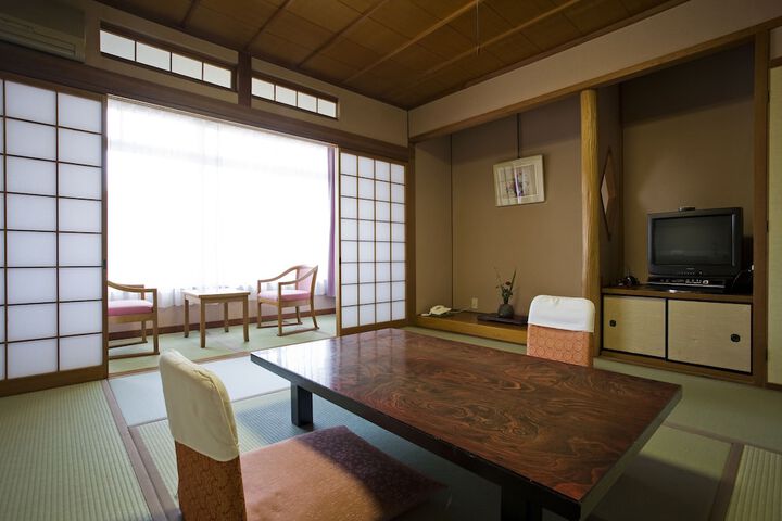 Room 6 of 30
