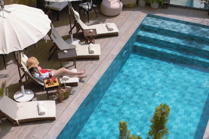 Pool 50 of 91