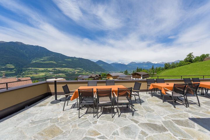 Sundeck 58 of 61