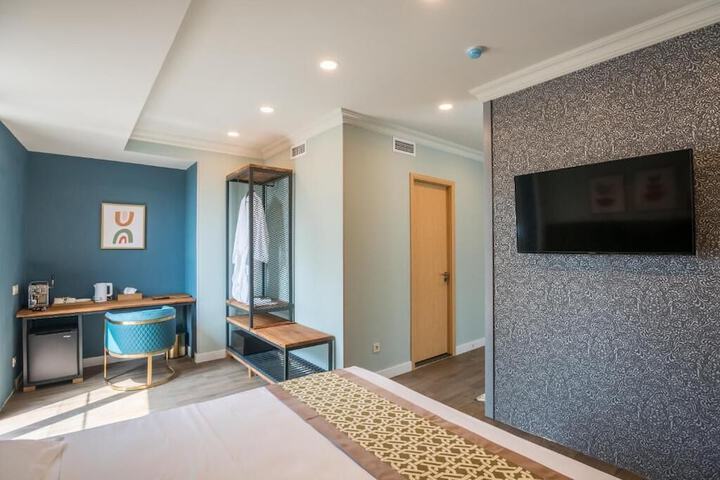 Room 12 of 40