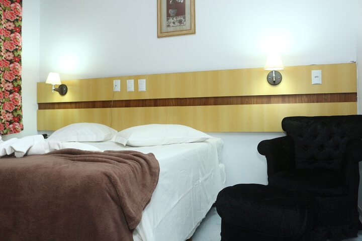 Room 25 of 104