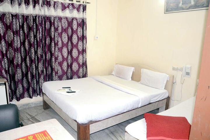 Room 10 of 28