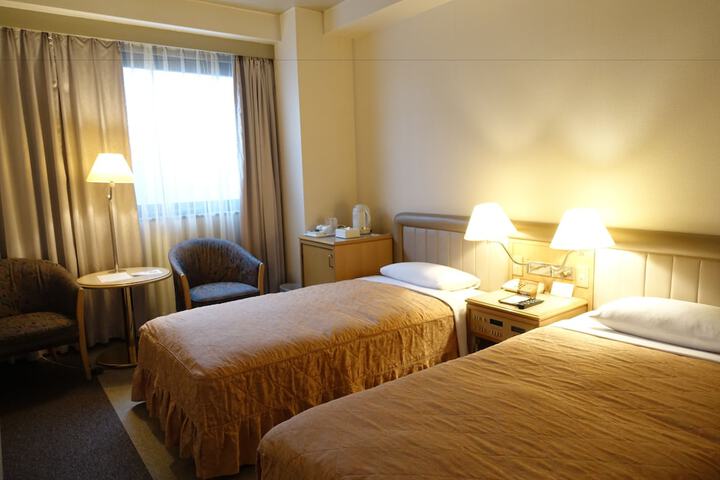 Room 8 of 43