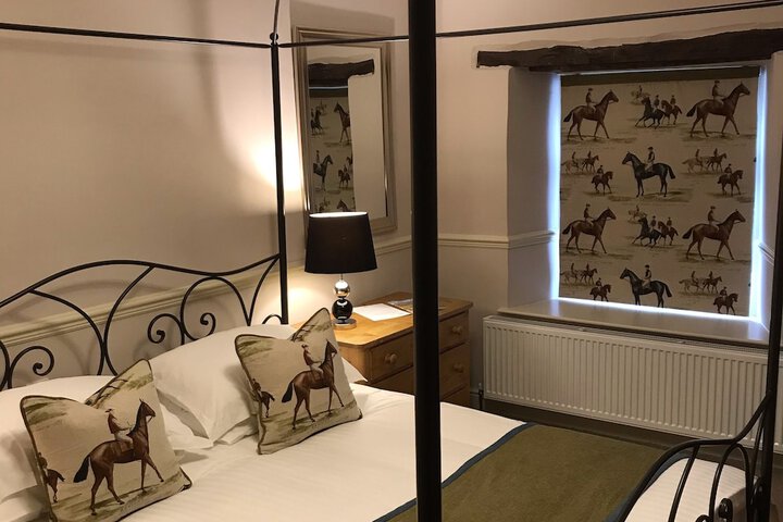 Room 11 of 32
