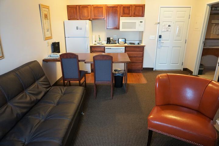 1 Bedroom Suite Queen Bed (12 of 26)