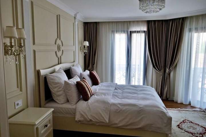Room 9 of 27