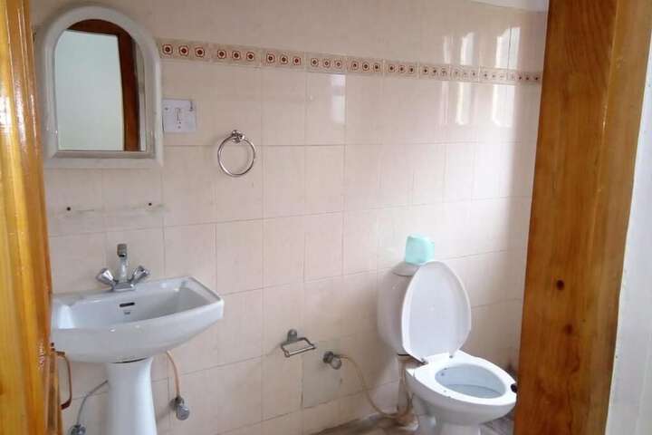 Room 6 of 15
