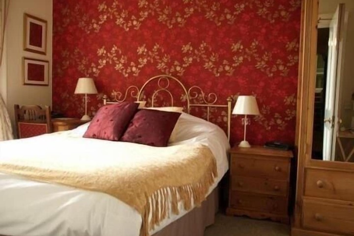 Room 4 of 13