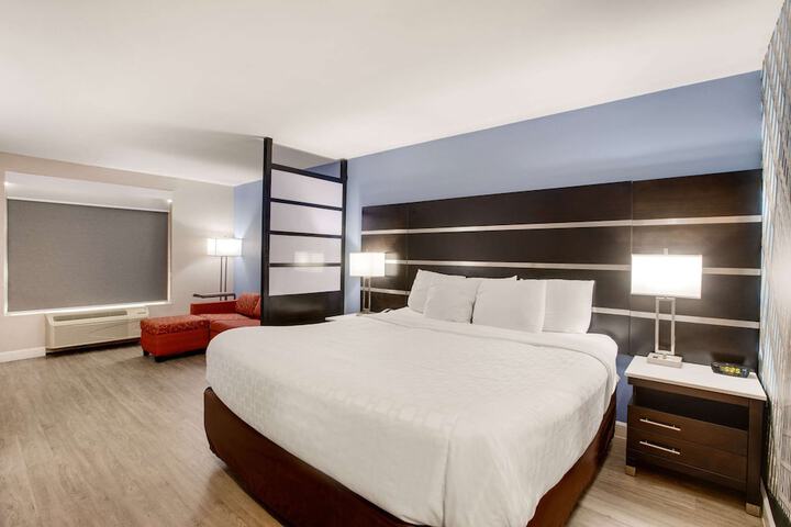 1 King Bed (30 of 33)