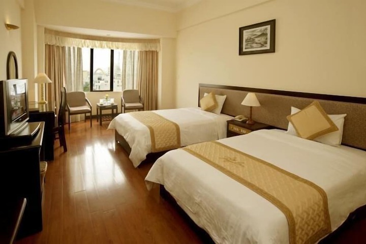 Room 6 of 34