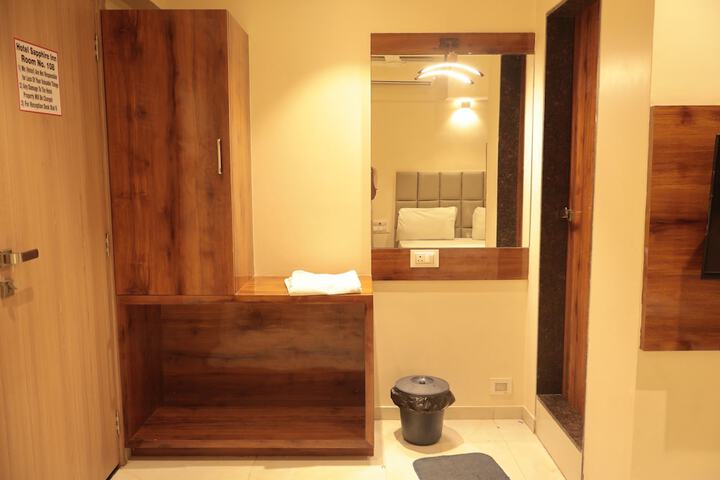 Room 13 of 49