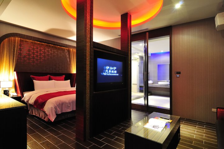 Room 13 of 50