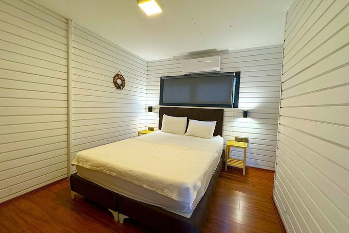 Room 19 of 37
