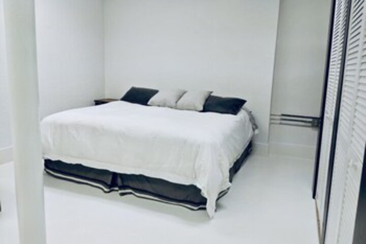 Room 27 of 29