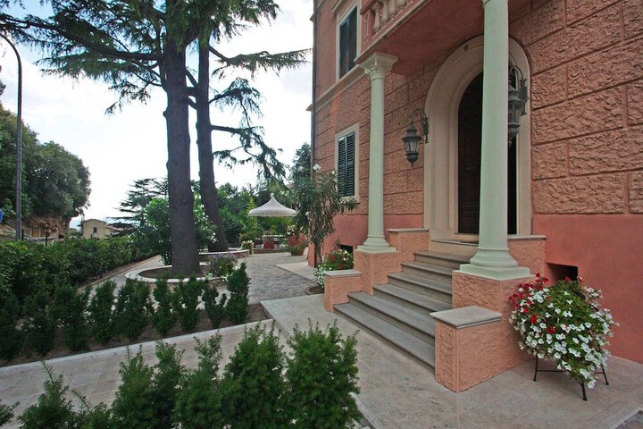 Photo 9