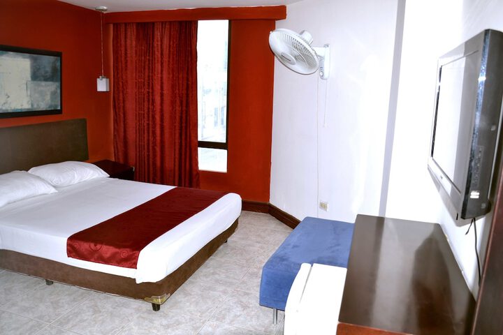 Room 11 of 24