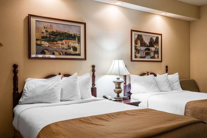 2 Double Beds (2 of 10)