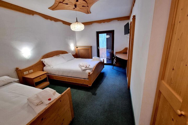 Room 11 of 52
