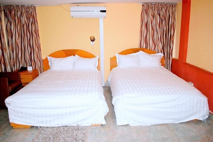 Room 27 of 64
