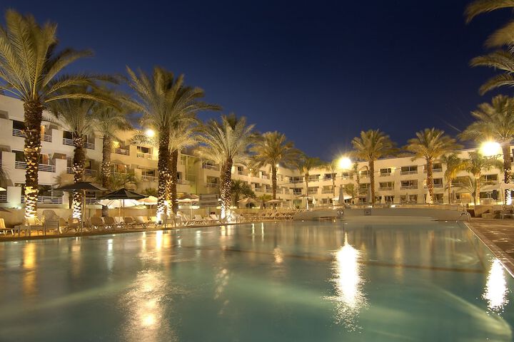 Pools & Facilities