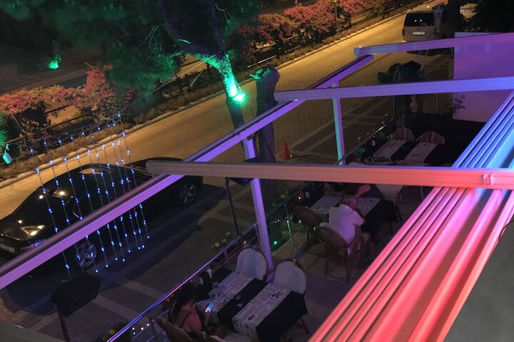 Dining 16 of 25