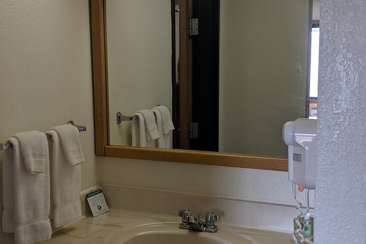 Bathroom sink