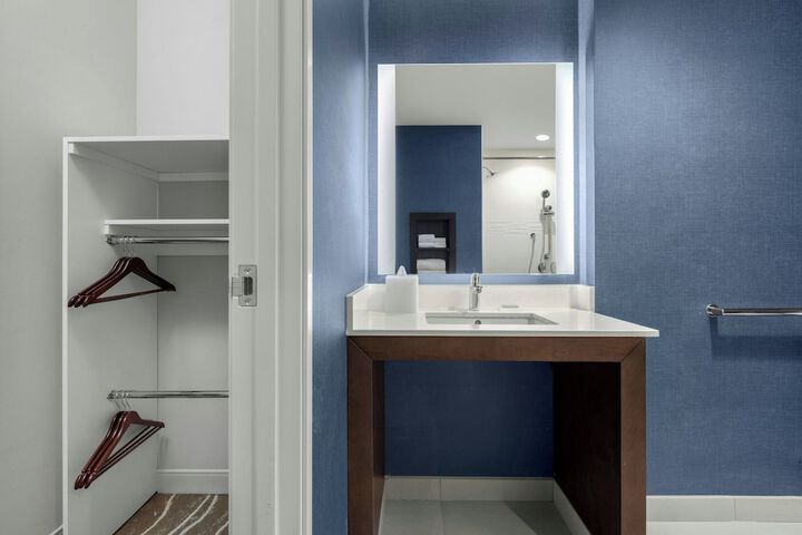 Room 16 of 49