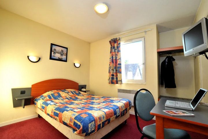 Room 3 of 16
