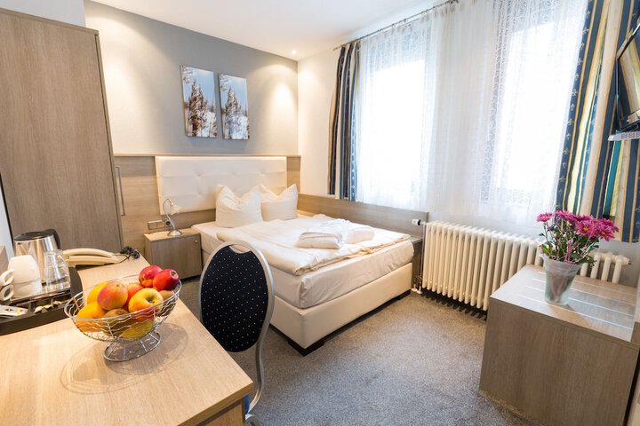 Room 3 of 35
