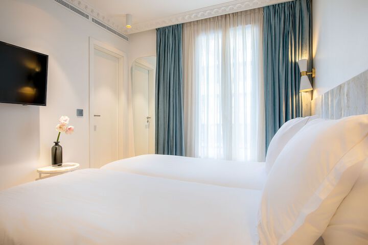 Room 30 of 77