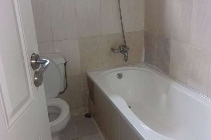 Room 4 of 10