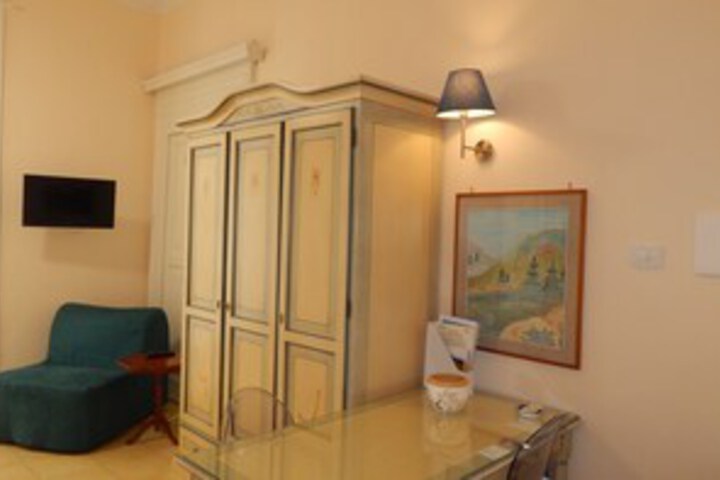 Room 26 of 48
