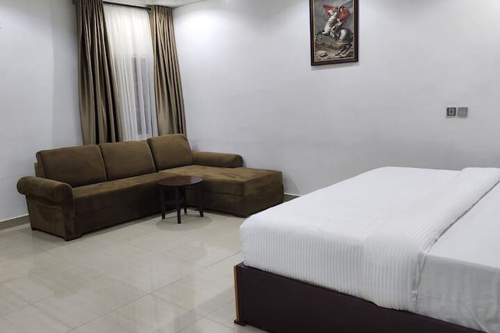 Room 10 of 24