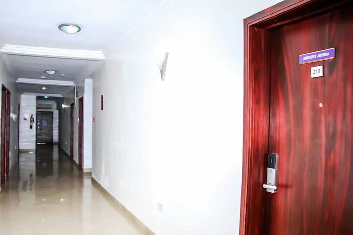 Ballroom/Hall 15 of 17