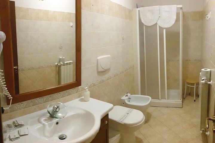 Room 15 of 28