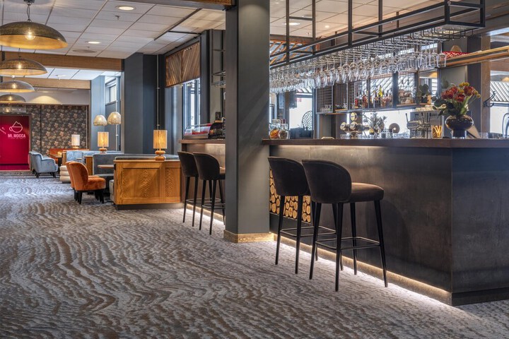 Lounge 192 of 247