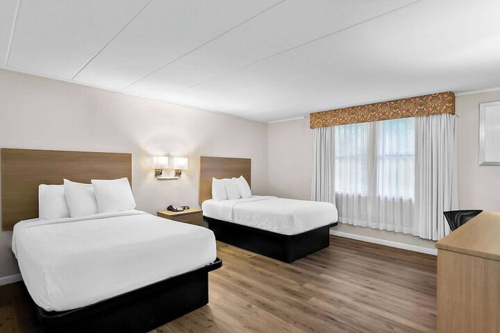 2 Double Beds Accessible Room (1 of 16)