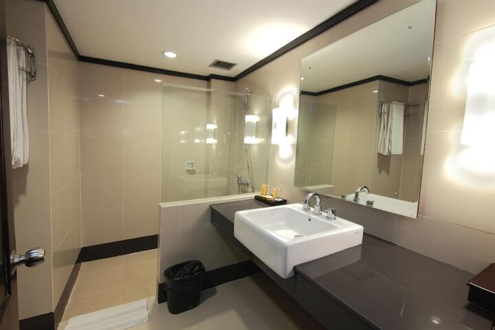 Room 14 of 42