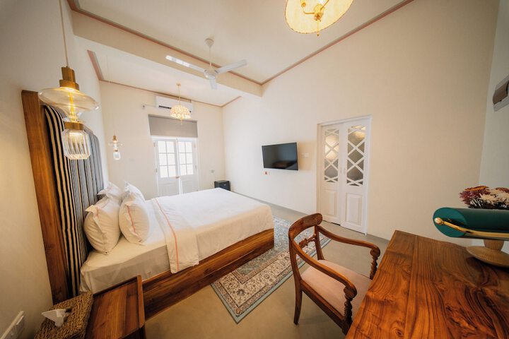 Room 9 of 37