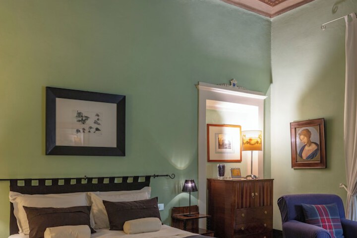 Room 32 of 63