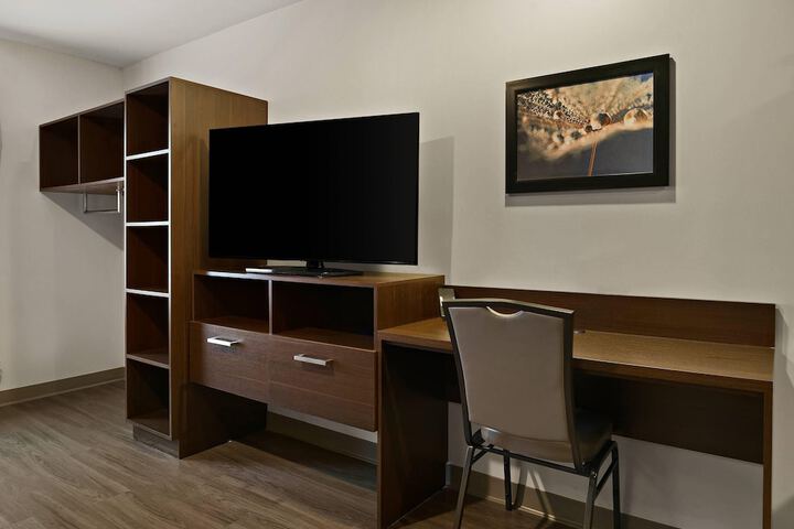 Room 27 of 61
