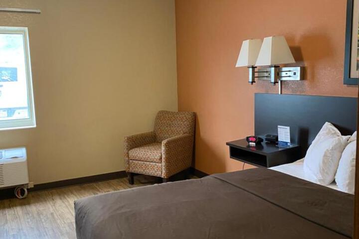 1 Queen Bed Efficiency (7 of 10)