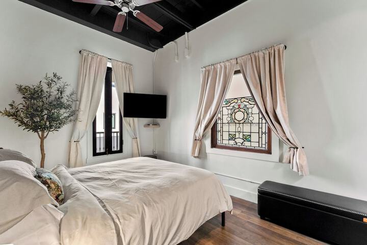 Room 45 of 191