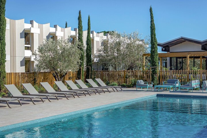 Hotel Pool