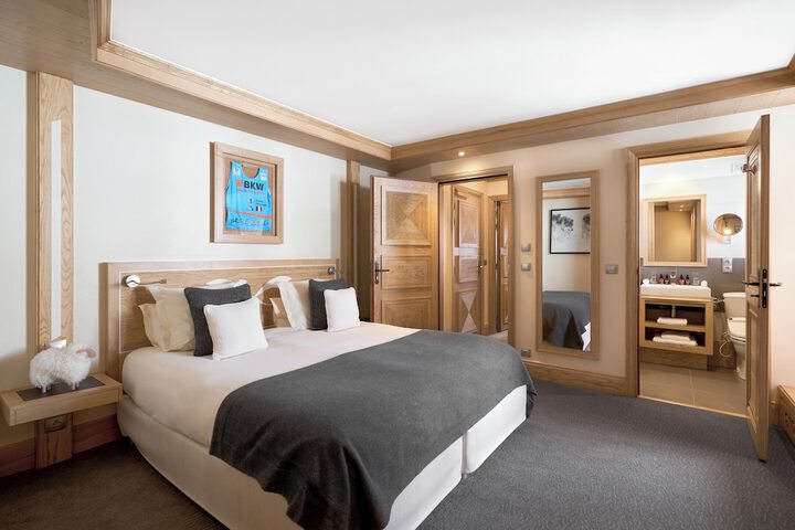 Room 27 of 193