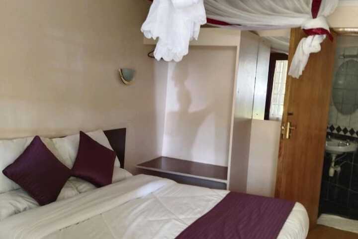 Room 3 of 52