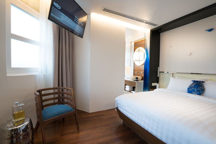 Room 12 of 67