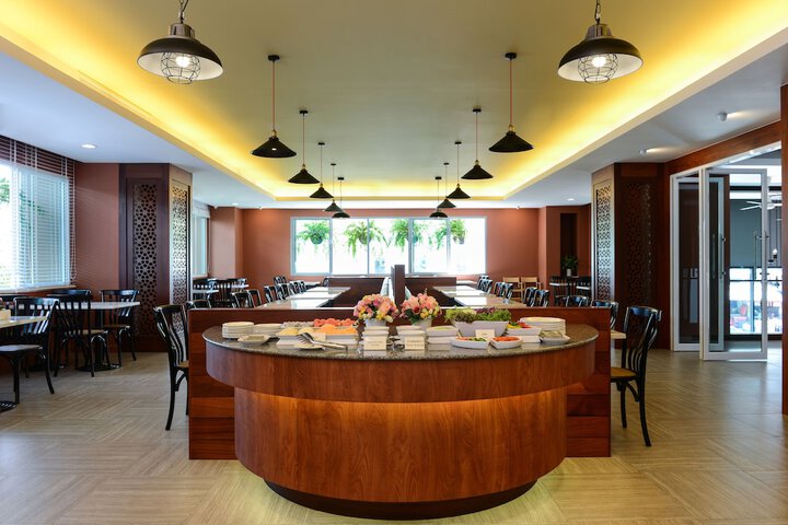 Dining 66 of 108